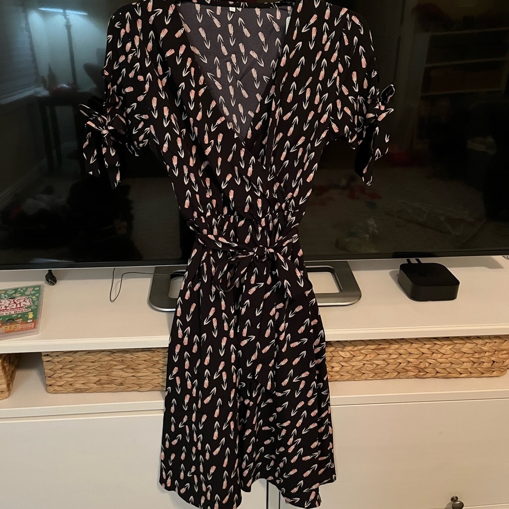 Jim & nora flower dress with tie sleeves, size small- price is negotiable!!